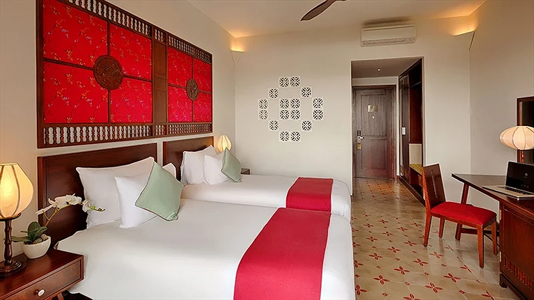 Grand Deluxe Town View