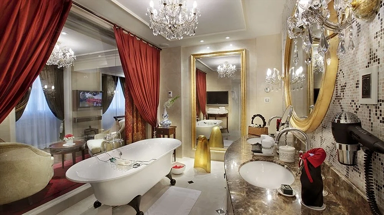Grand Prestige Suite