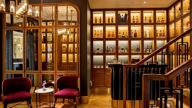 Angelina Cocktail Bar & Restaurant