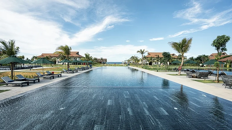 Hồ bơi chính sẽ tạo nên những tấm hình độc đáo tuyệt đẹp