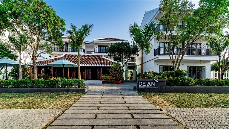 Quang  cảnh bên ngoài khách sạn