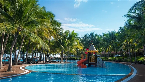 Hồ bơi ốc đảo