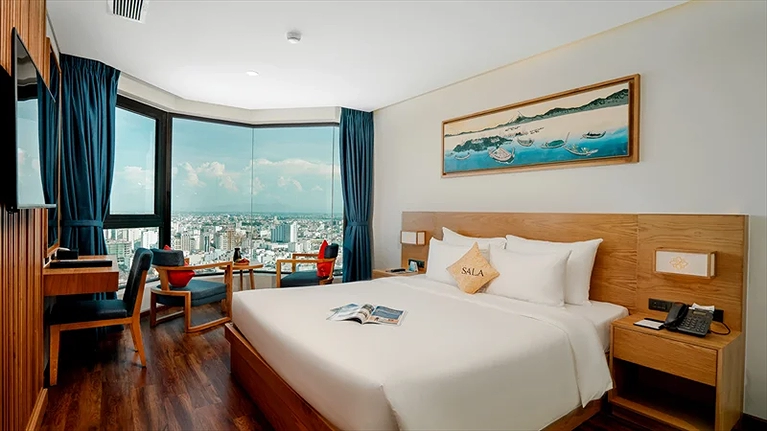 Superior Partial Sea View