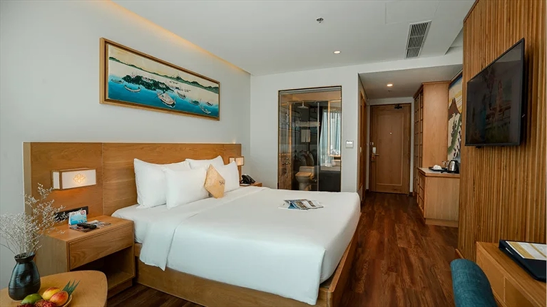 Superior Partial Sea View