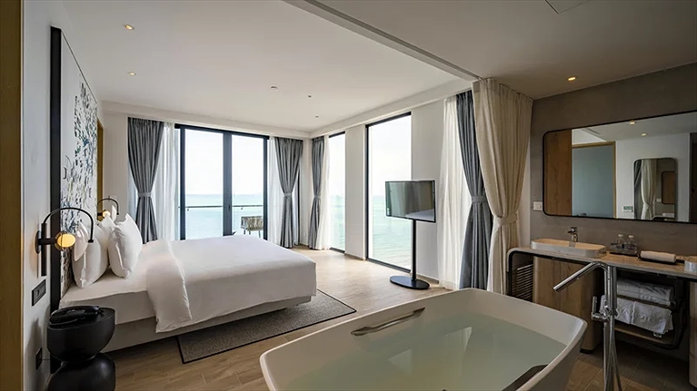 Bồn tắm độc đáo của phòng Suite Standard