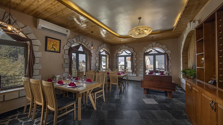 Nhà hàng phục vụ bữa sáng