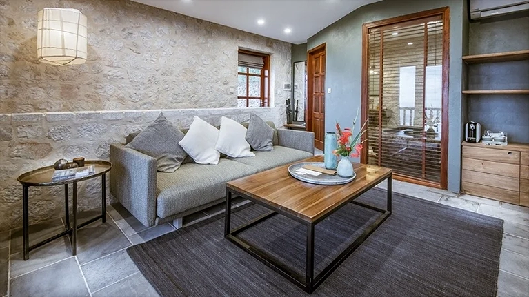 Phòng khách riêng của phòng Suite Bungalow