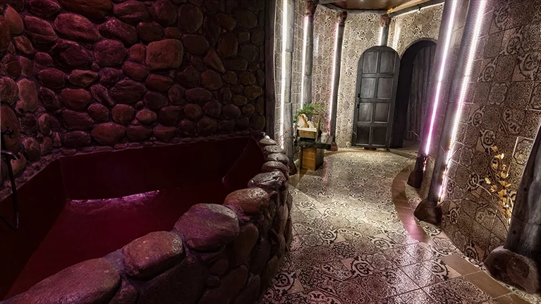 Bồn tắm được thiết kế từ đá