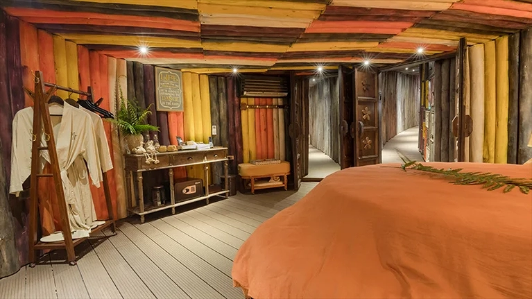 Tuy nằm dưới lòng đất nhưng Layla Qays được chăm chút tỉ mỉ với những màu sắc tươi tắn