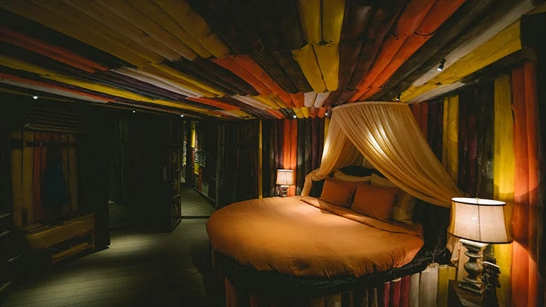 Chiếc giường tròn lãng mạn cho đôi ta gần nhau hơn