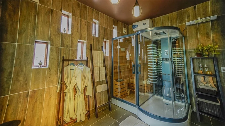 Phòng tắm được kết hợp với phòng xông hơi