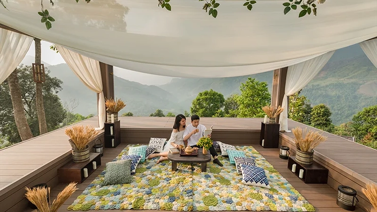 Hoặc thưởng thức trà chiều cùng người thương