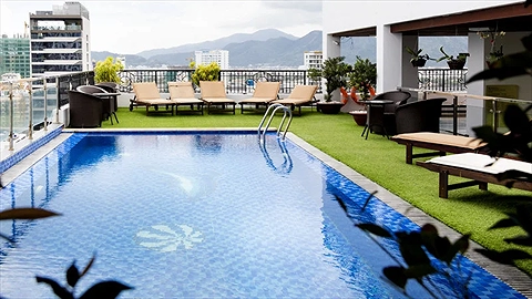 Hồ bơi tại tầng thượng