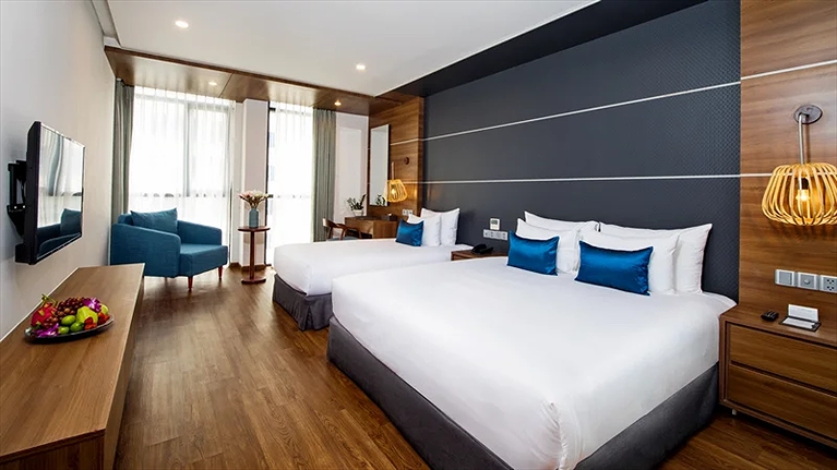 Partial Sea View Triple