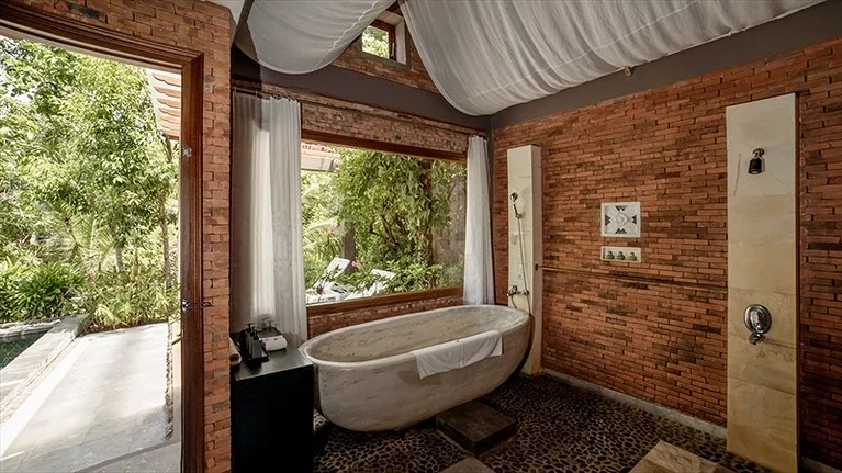 Không gian bồn tắm tạc đá tuyệt đẹp