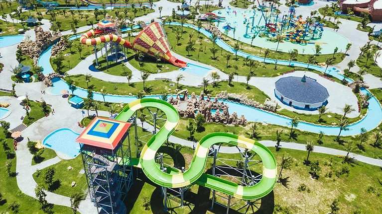 Tha hồ vẫy vùng tại Công viên nước VinWonders
