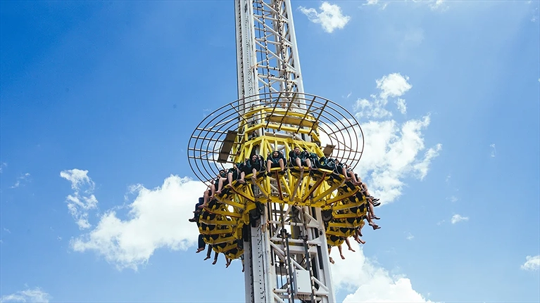 Twiss Tower - Cú Rơi Thế Kỷ