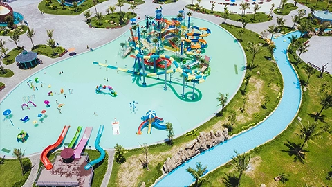 Thử thách lòng can đảm tại khu trò chơi cảm giác mạnh với những đường trượt nước mát lạnh