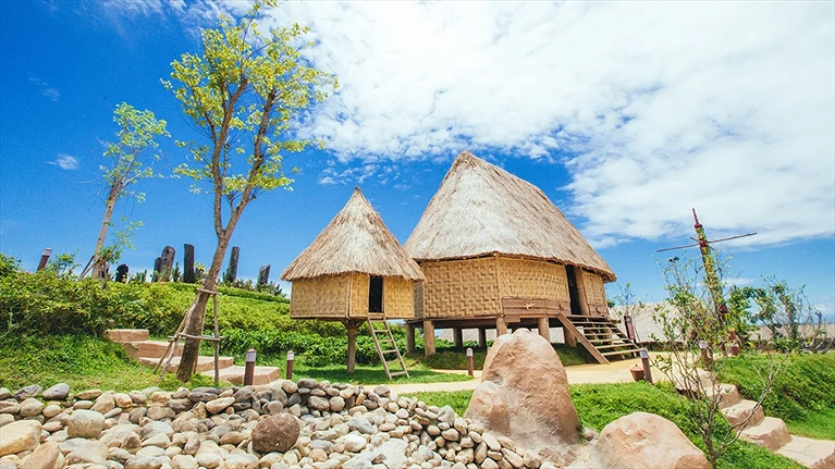 làng dệt thủ công của người Chăm, Thái đen, Cơ Tu, H'mông