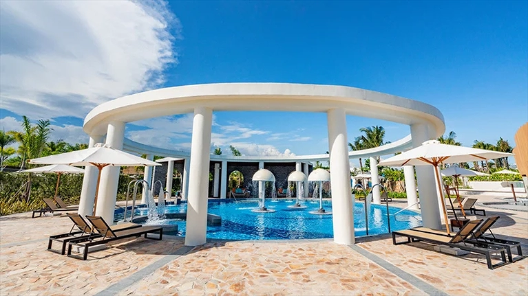 A round the world - Hồ khoáng jacuzzi phong cách Đức (Khu công viên suối khoáng)