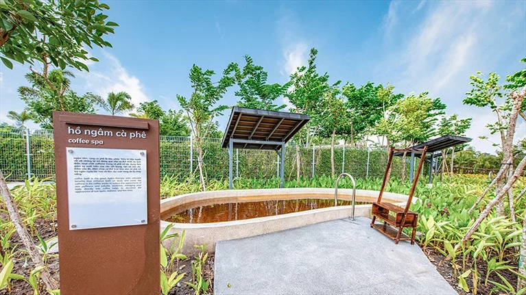 A round the world - Hồ ngâm với cà phê (Khu công viên suối khoáng)