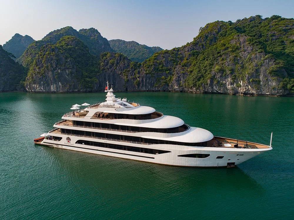 Du thuyền Scarlet Pearl Hạ Long