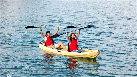 Hoạt động chèo Kayak vô cùng thú vi