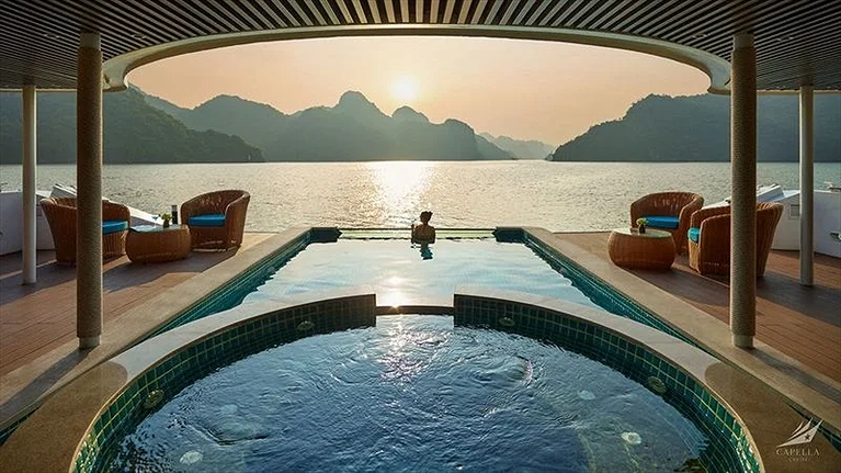 Hồ bơi chung trên du thuyền Capella