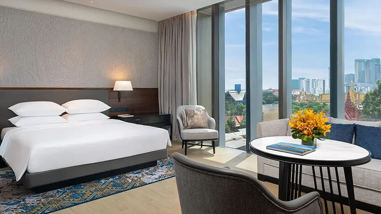 Phòng 1 King Palace View Deluxe