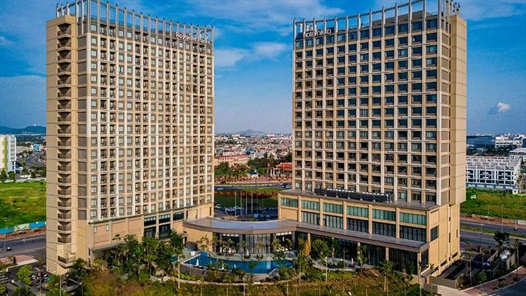 Quang cảnh bên ngoài khách sạn