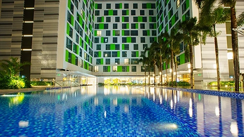 Hồ bơi ngoài trời