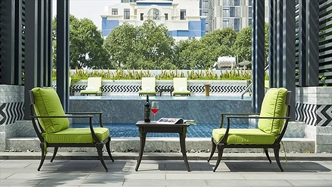 Quang cảnh hồ bơi