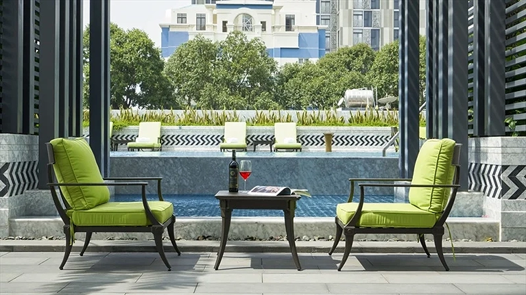 Quang cảnh hồ bơi