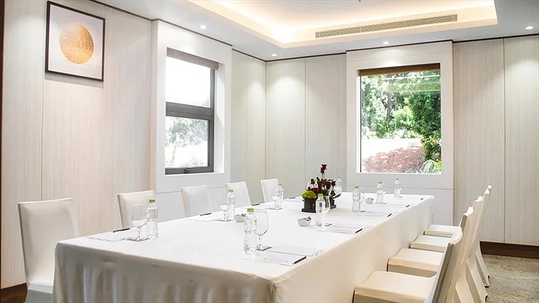 Land Small Board Room