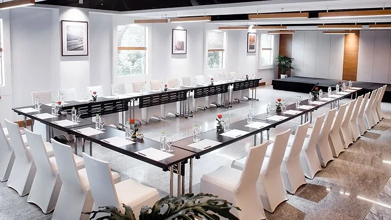 Land Large Board Room