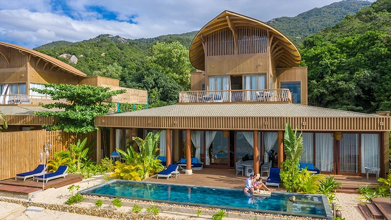 02 BRs/03 BRs Beachfront Pool Villa