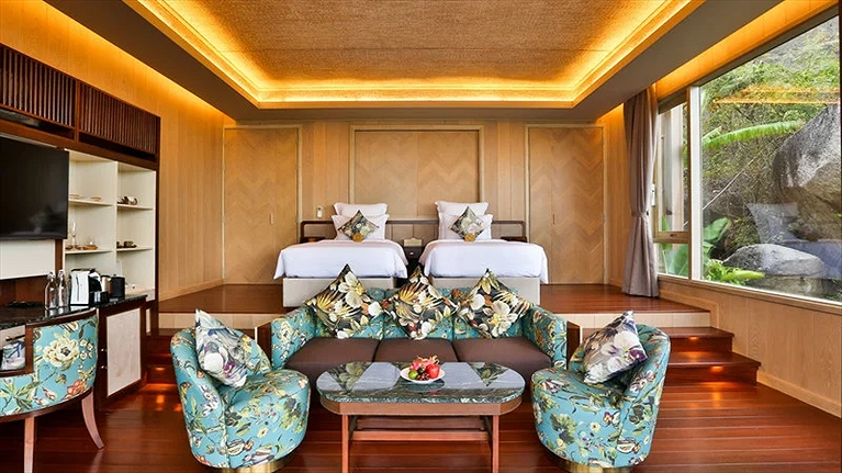 02 BRs/03 BRs Beachfront Pool Villa