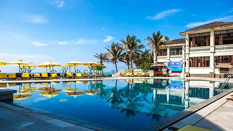 Hồ bơi ngoài trời