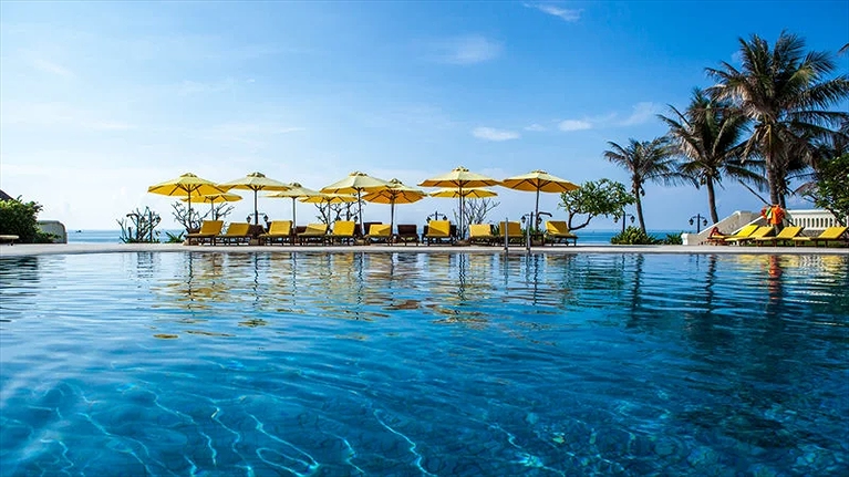 Hồ bơi ngoài trời