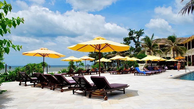 Không gian hồ bơi ngoài trời