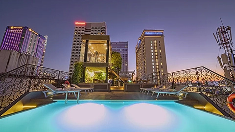 Hồ bơi sân thượng