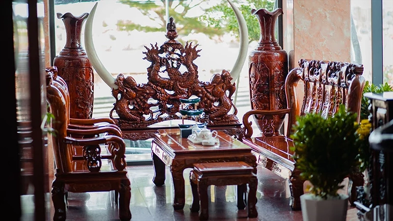 nội thất bằng gỗ chạm khắc tinh xảo