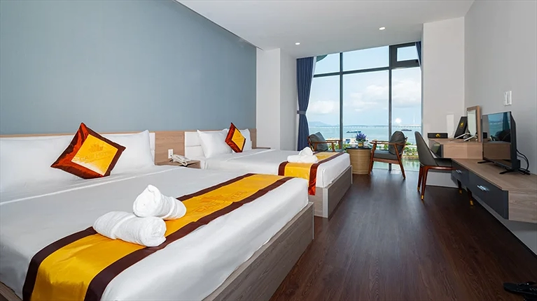 Cửa sổ kính đón ánh sáng tự nhiên