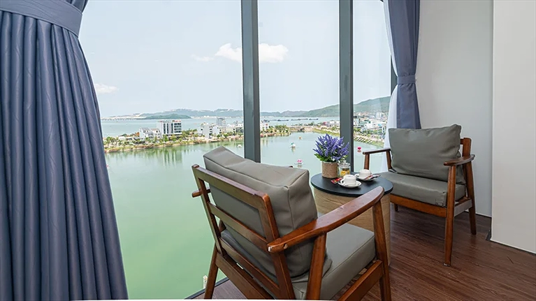 View hồ nhìn từ Luxury Room