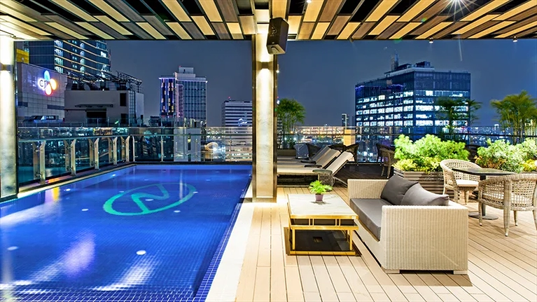 Hồ bơi sân thượng