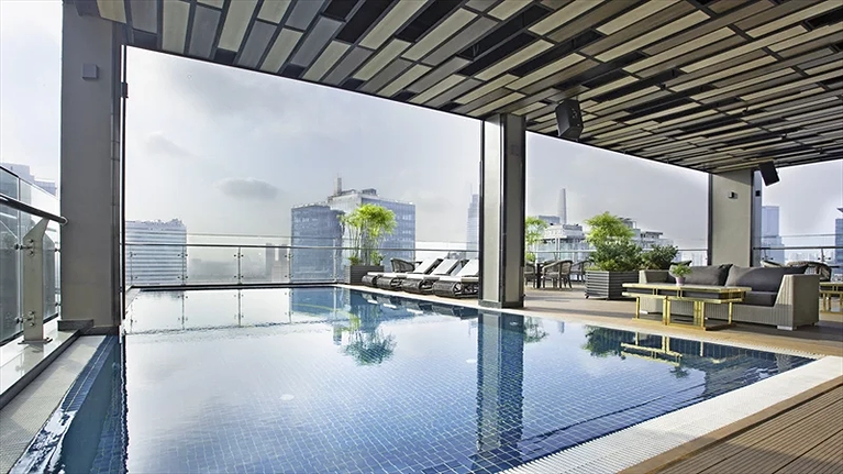 Hồ bơi sân thượng