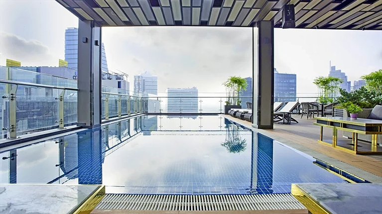 Hồ bơi sân thượng