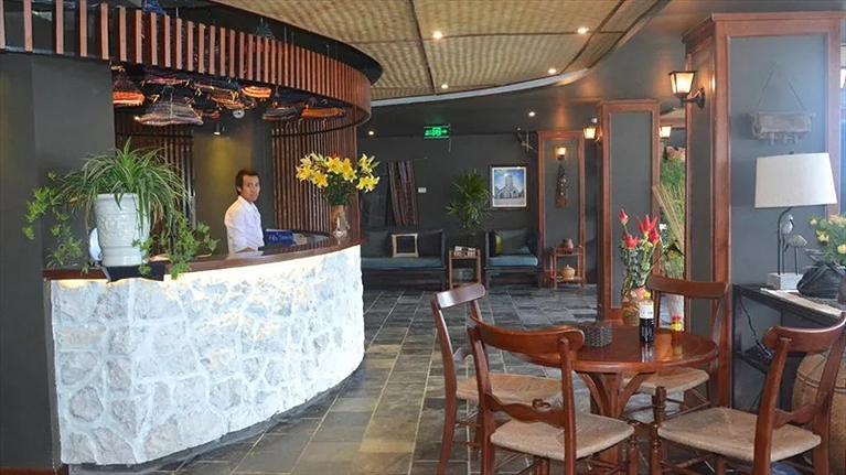 Nhân viên nhiệt tình, chuyên nghiệp