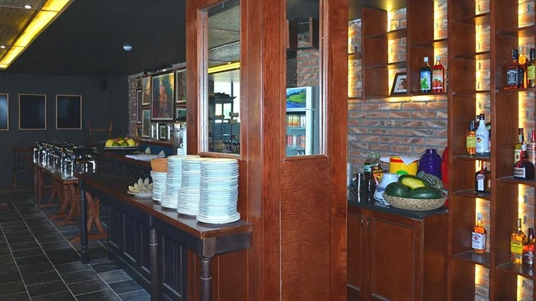 Nhà hàng Violet bên trong khách sạn