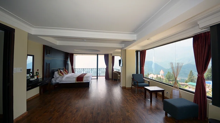 Phòng suite với ban công